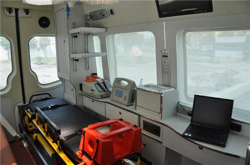 兴平市救护车内部